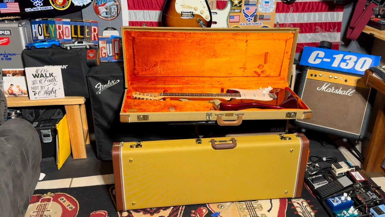 Футляр FENDER G&G Tweed 2000-х годов и футляр Fender Classic 2020-х годов