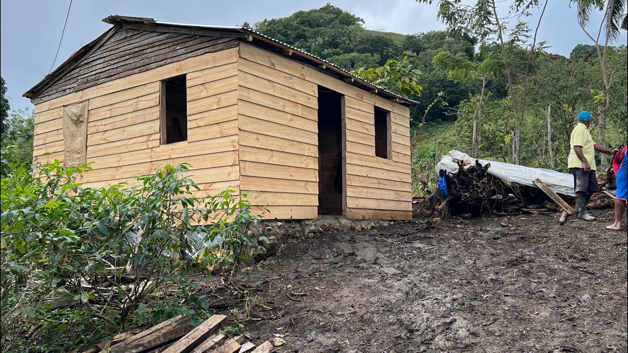 HOY ESTAMOS TRABAJANDO LA CASA DE LOS HERMANOS GRACIAS A DIOS .VIVIENDO LA VIDA DEL CAMPO