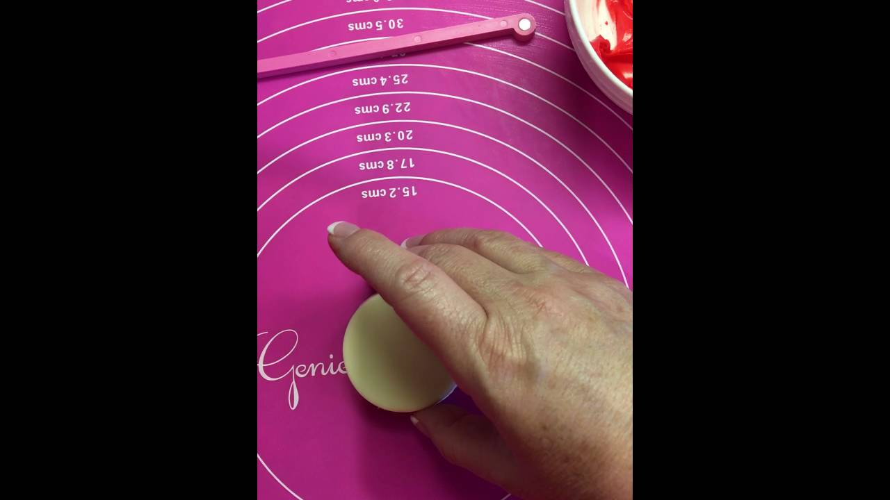 Using your Stencil Genie to decorate Chocolate Dipped Oreos
