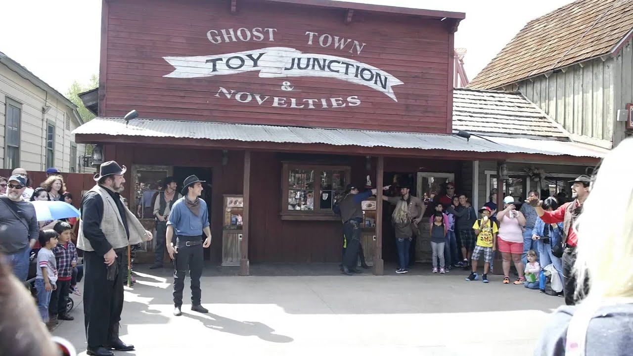 Knott's Berry Farm Street Show