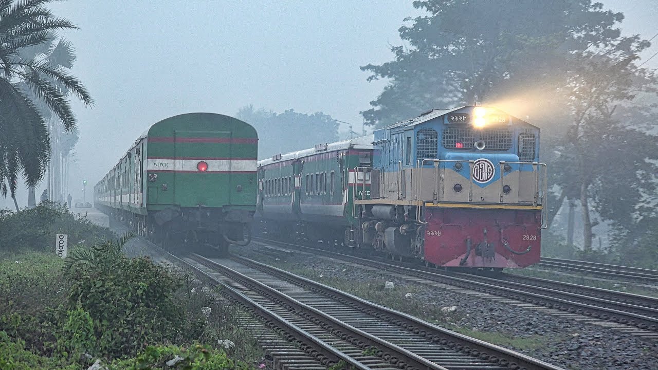 Clashing Between Broad Gauge & Meter Gauge Train- Sundarban Express & Parabat Express