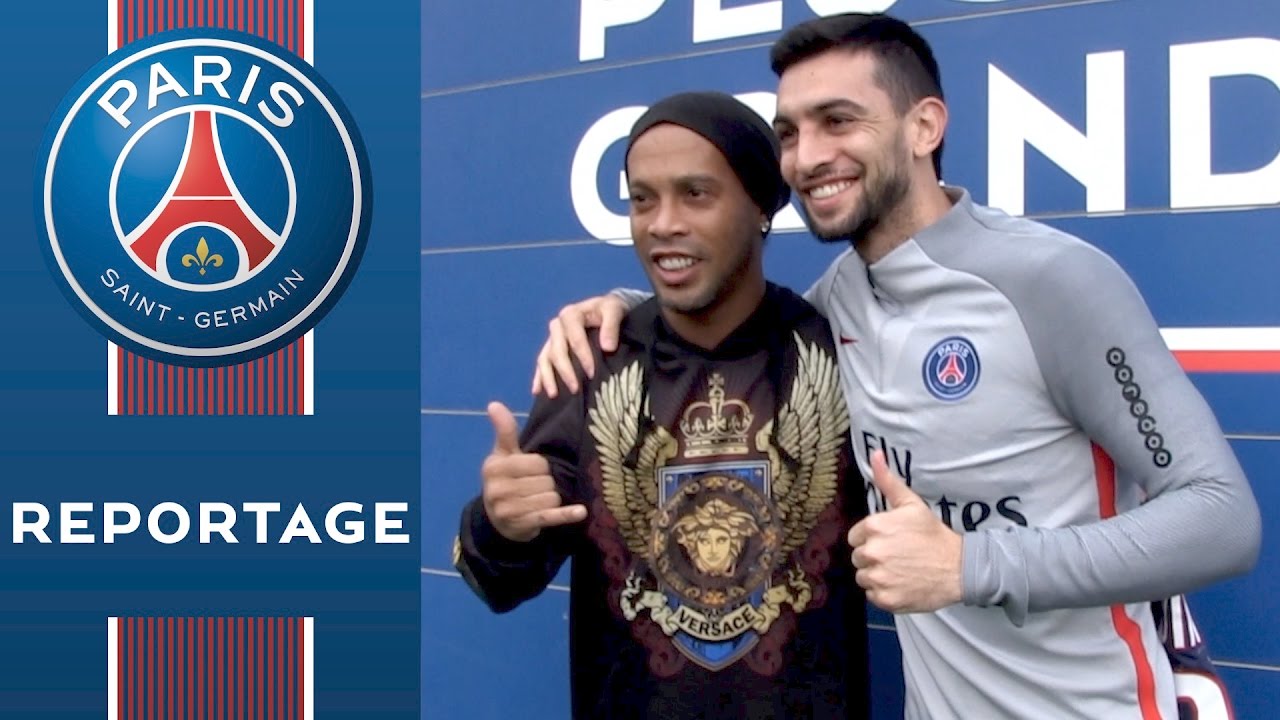 RONALDINHO RENCONTRE LES JOUEURS DU PARIS SAINT-GERMAIN