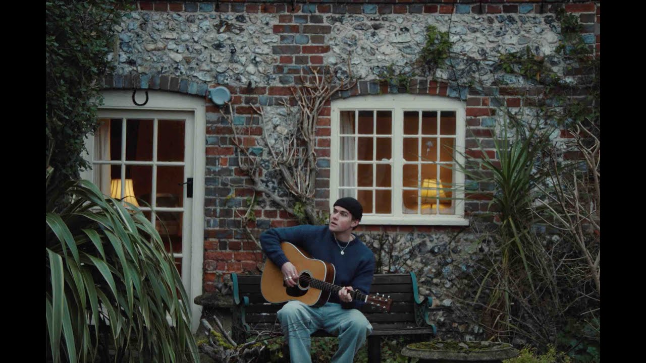 Bertie Newman - 'An Old Photograph' (Lyric Video)