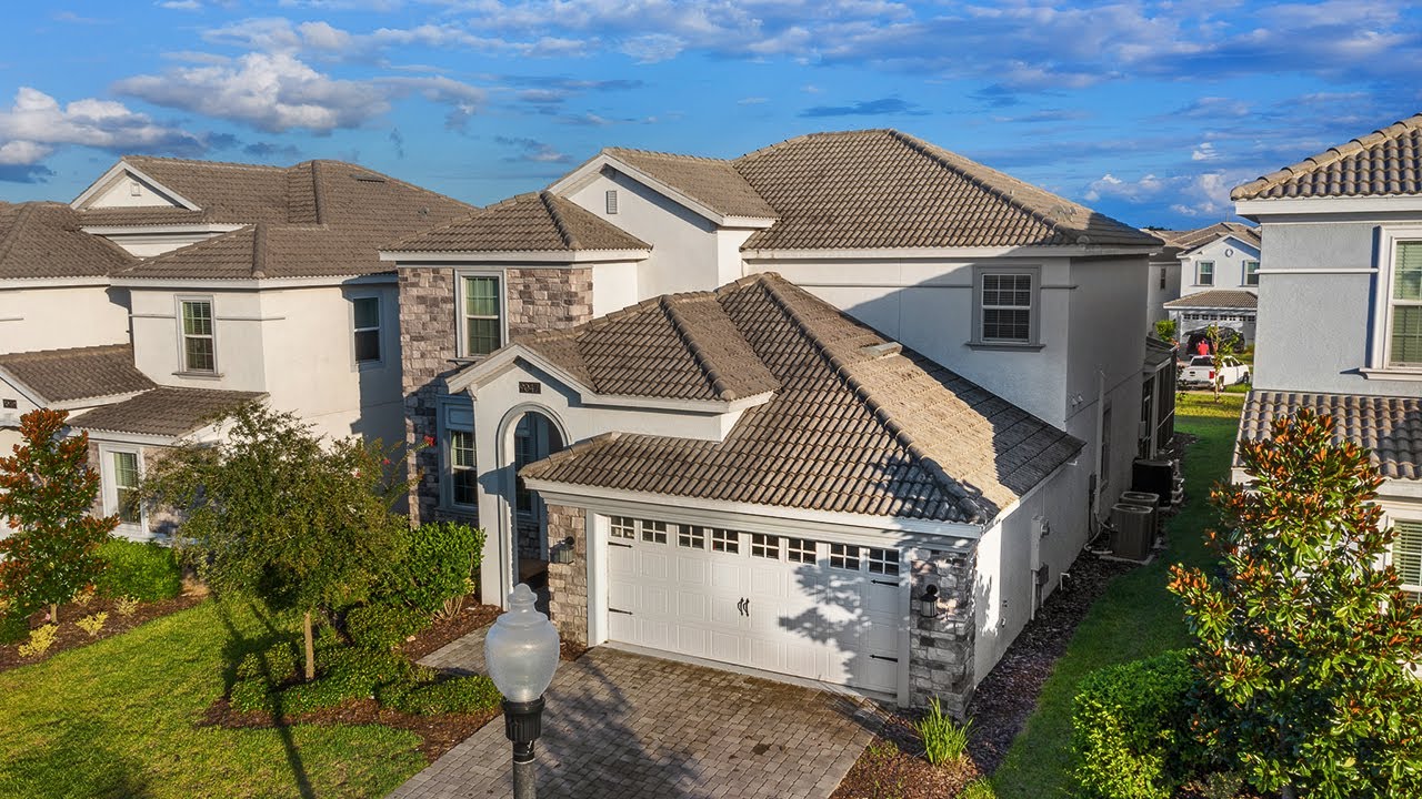 9047 Stinger Dr - Four Corners, FL 33896