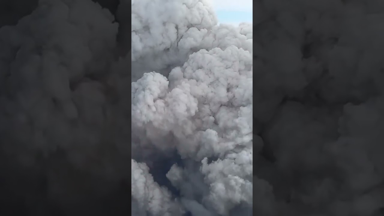 Pilot captures massive wildfire smoke plume in Ontario, Canada