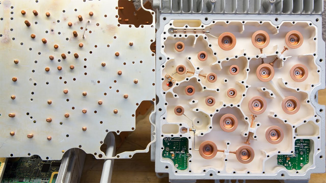 Huawei RRU3928 1800MHz Radio Base Station Teardown (Part 1 of 2)