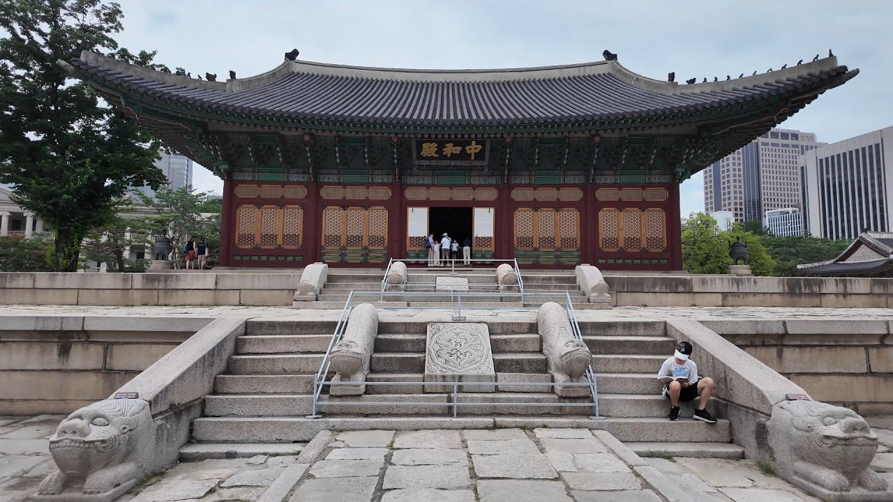 Walking Deoksugung Palace & City Hall - Where Old Meets New in Seoul