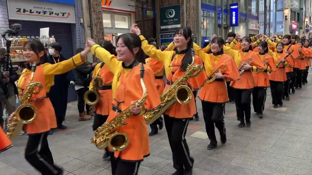 【超人気！】京都橘高校吹奏楽部 オレンジの悪魔 in伏見大手筋商店街 パレード