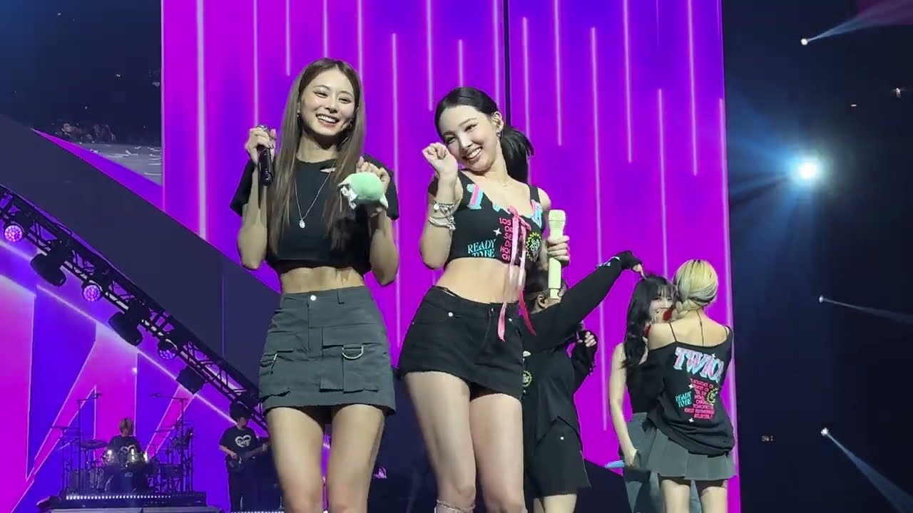 TWICE (트와이스) Ready to Be World Tour - Encore: ROLLIN', Candy Pop (Chicago Day 1) - [Fancam]