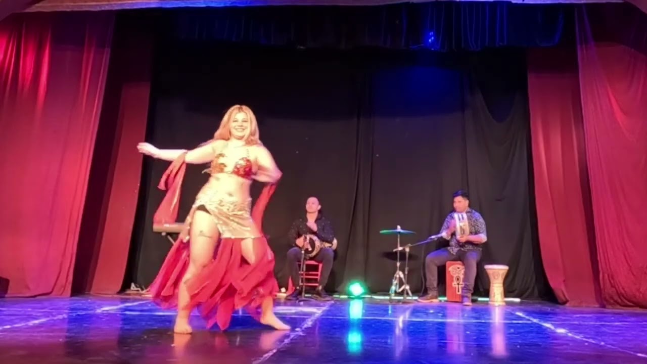 Orquesta Oriental Style junto a la bailarina Bella Noor ( Teatro Colonial)