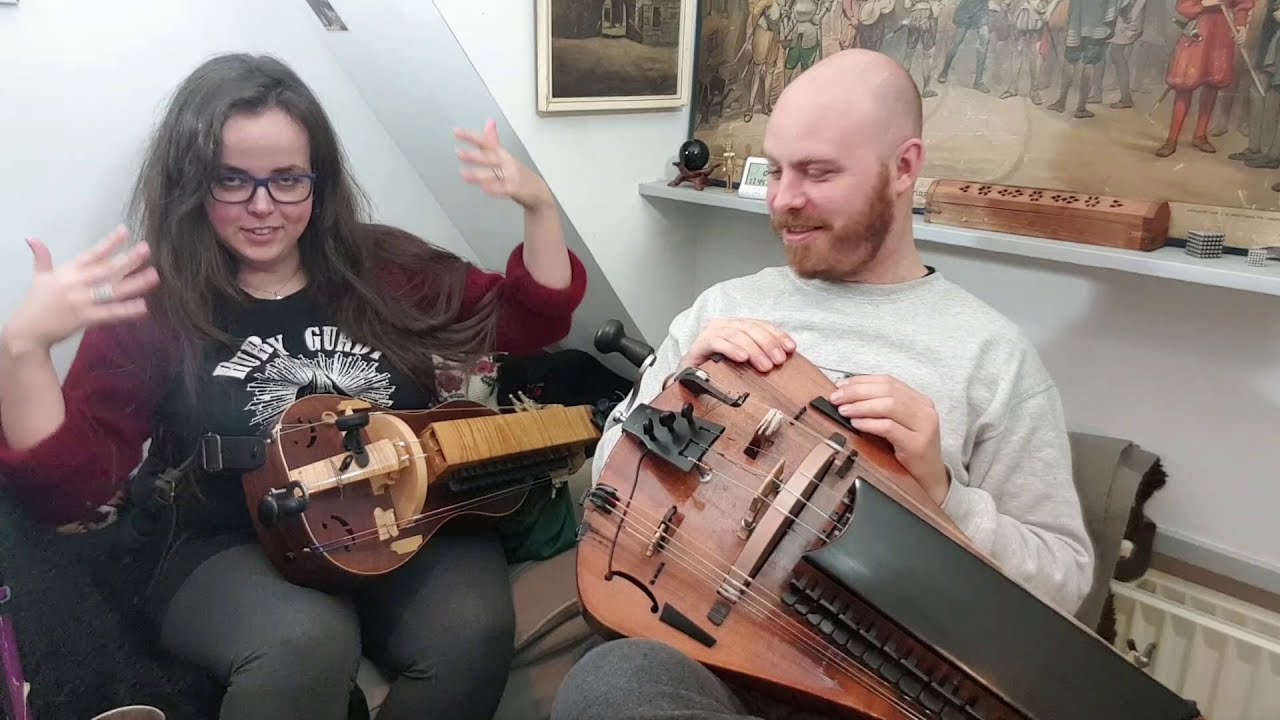 Modern vs. traditional hurdy gurdy (Tired people edition)
