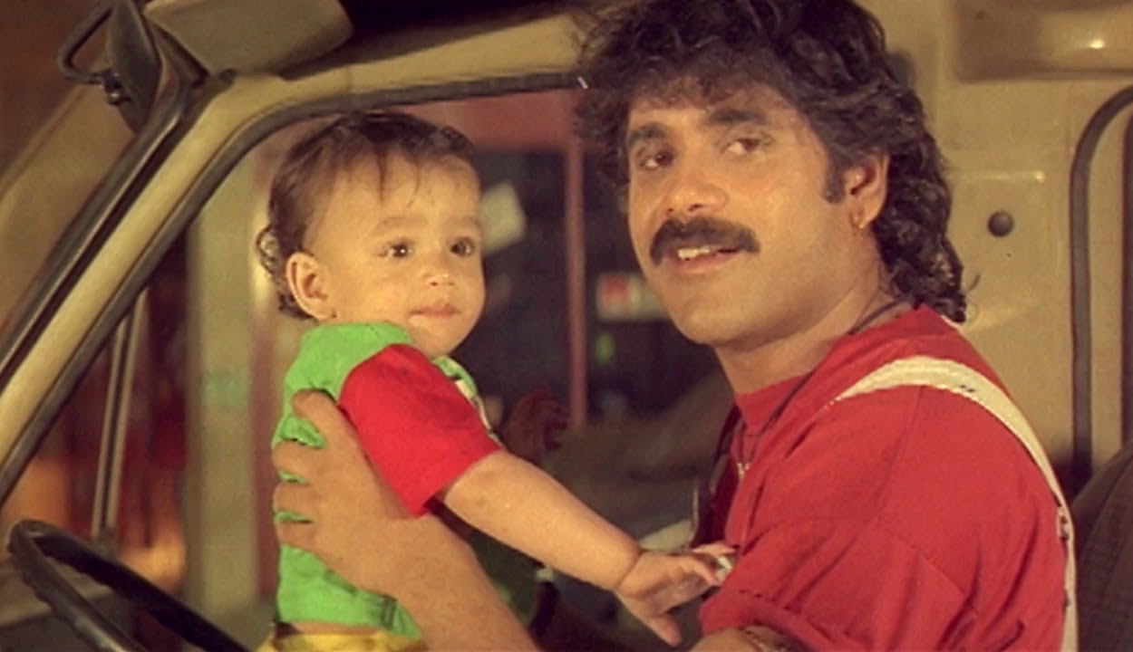 Sisindri Movie || Nagarjuna Repairing Van With Akhil || Nagarjuna, Tabu