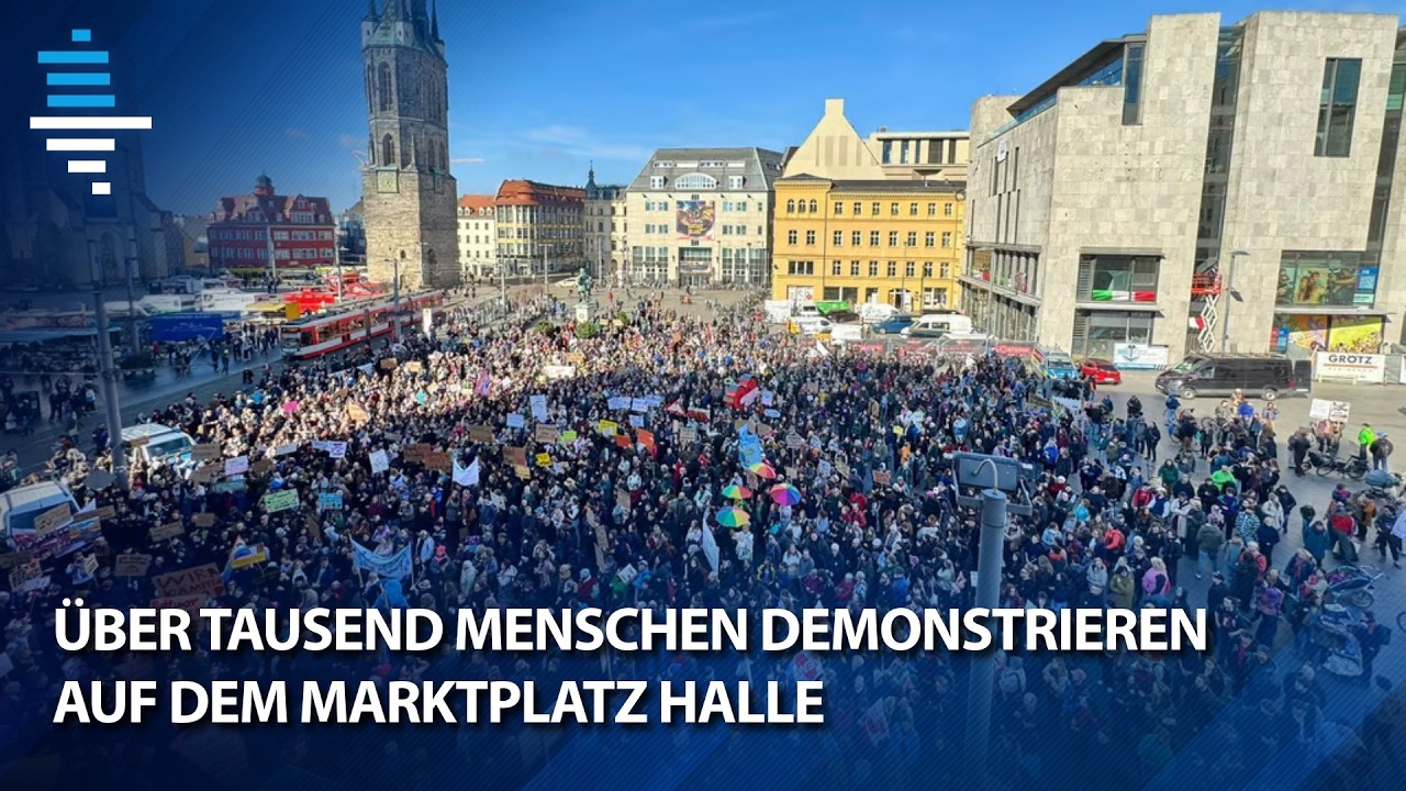 Über Tausend Menschen demonstrieren auf dem Marktplatz Halle