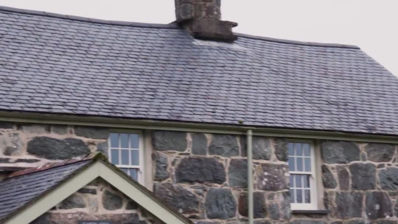 Touring an Off-Grid Farmhouse in Snowdonia