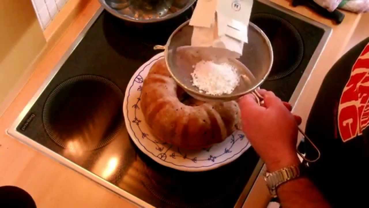 R&uuml;hrkuchen (klassisch) mit und ohne Rosinen, Rezept, Gugelhupf