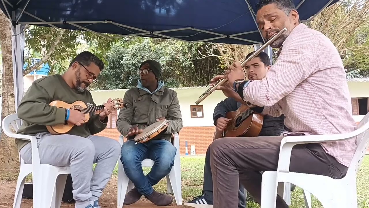 Ser estranho (Charles Gonçalves)