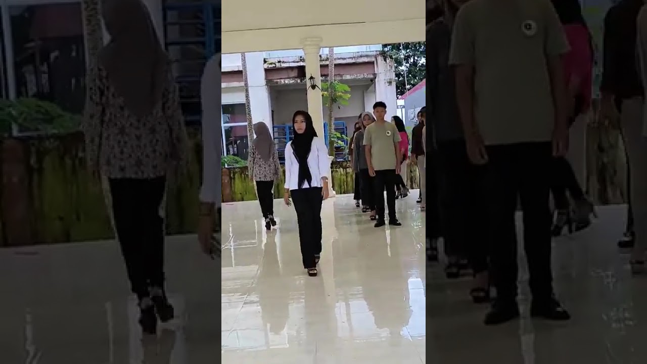 Latihan jalan catwalk top model remaja Takalar 2026