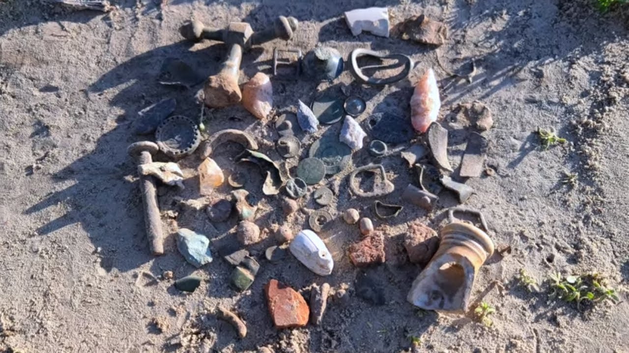 Digstock 3 : Metal Detecting And Sweet Sweet Relics and Coins