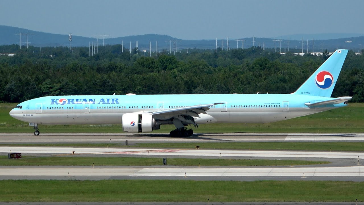 (4K) Morning Plane Spotting at Washington Dulles International Airport