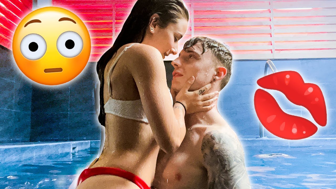 NUESTRO PRIMER BESO EN CÁMARA !! *vacaciones en Portugal* Exi