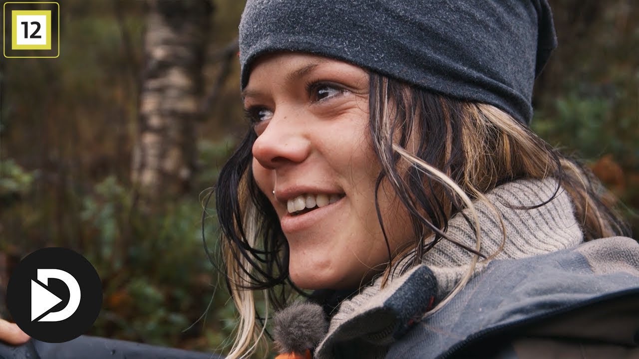 Jegertvillingene | Johanne blir rørt av at Kristine har skutt en elg | discovery+ Norge