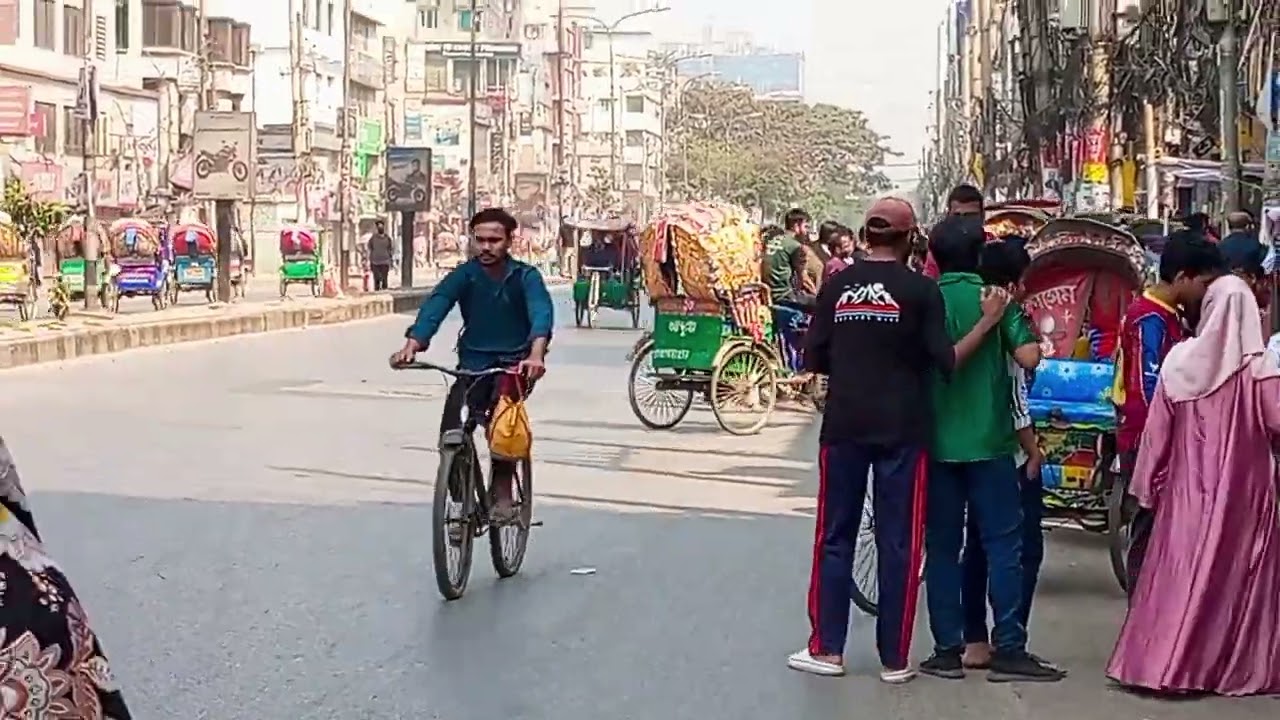 মালিবাগ চৌধুরীপাড়ায় আনন্দ বেকারির সামনে ধারণ।