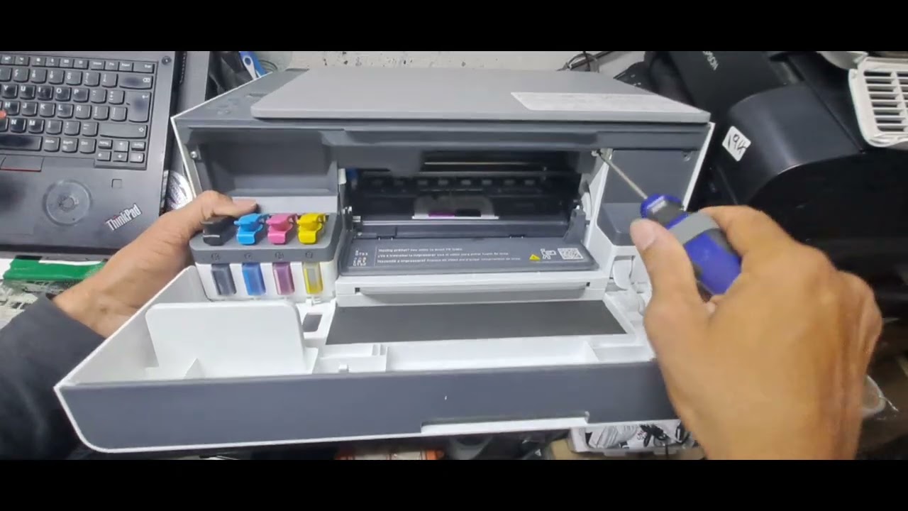 As&iacute; se desarma una HP Smart Tank 580 | Paso a paso