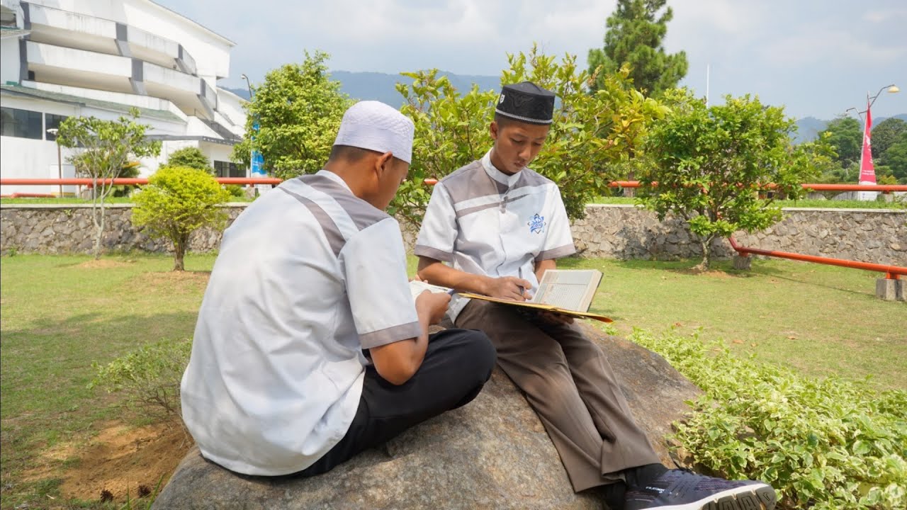 Studi Dasar Iman & Taqwa | Poltek SSN 2019