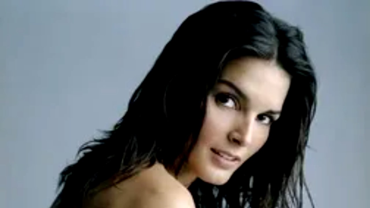 Angie Harmon 🔥Insane Photos Are Going Viral... Take a look