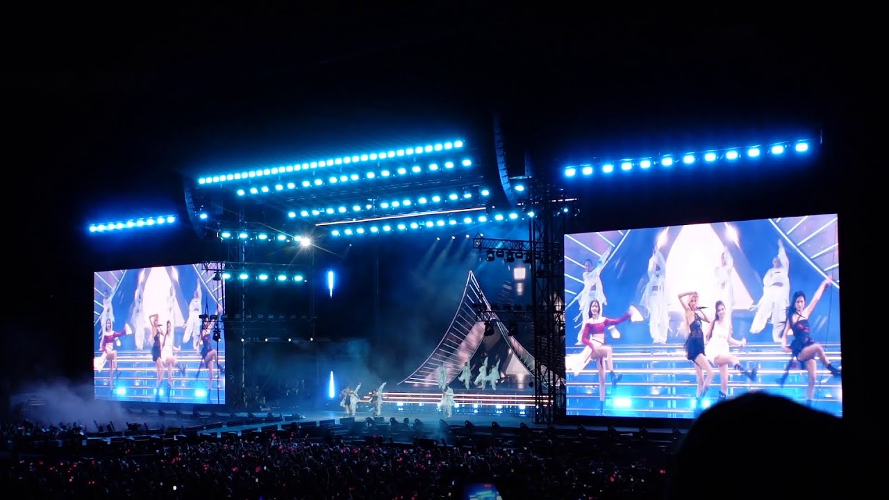 SHUT DOWN FULL PERFORMANCE in STADE DE FRANCE