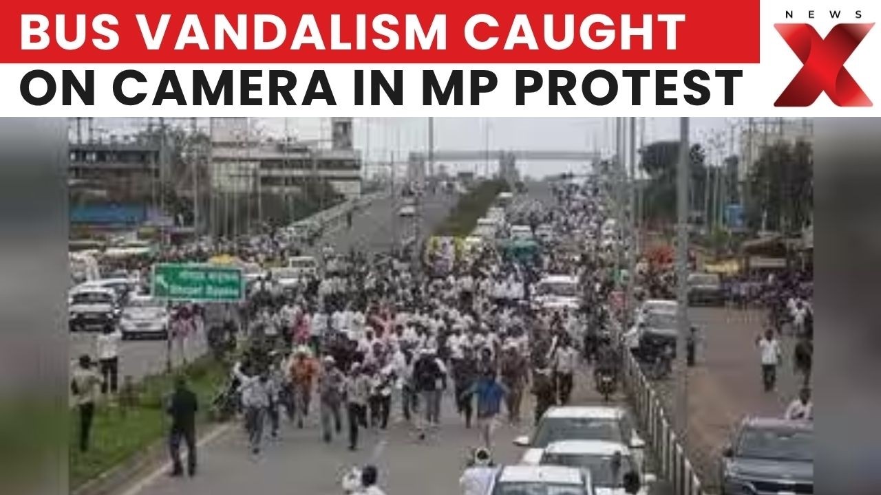 MP Farmers' Protest Turns Violent! Buses Vandalised in Narmadapuram | VIRAL VISUALS