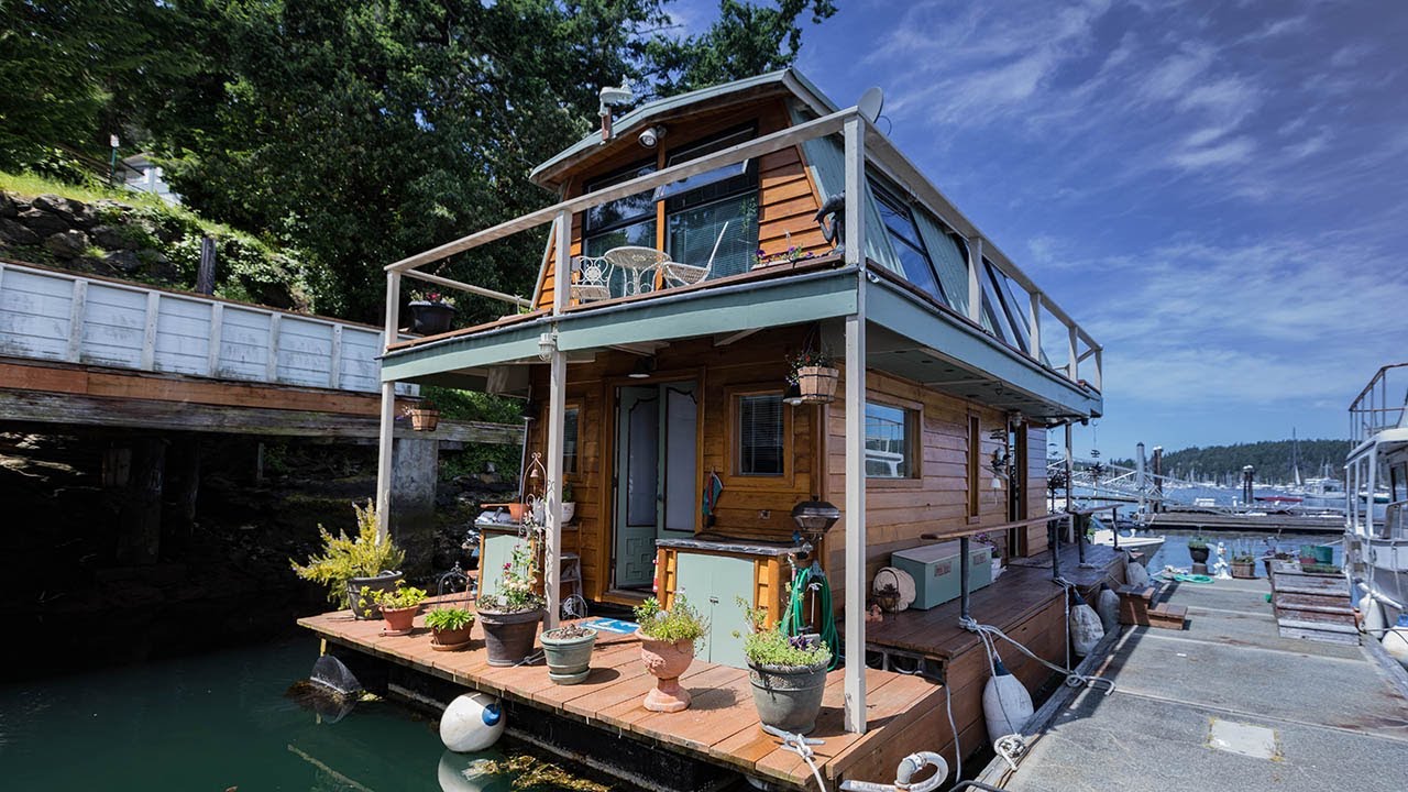Жизнь в плавучем доме: крошечные плавучие дома | Zillow
