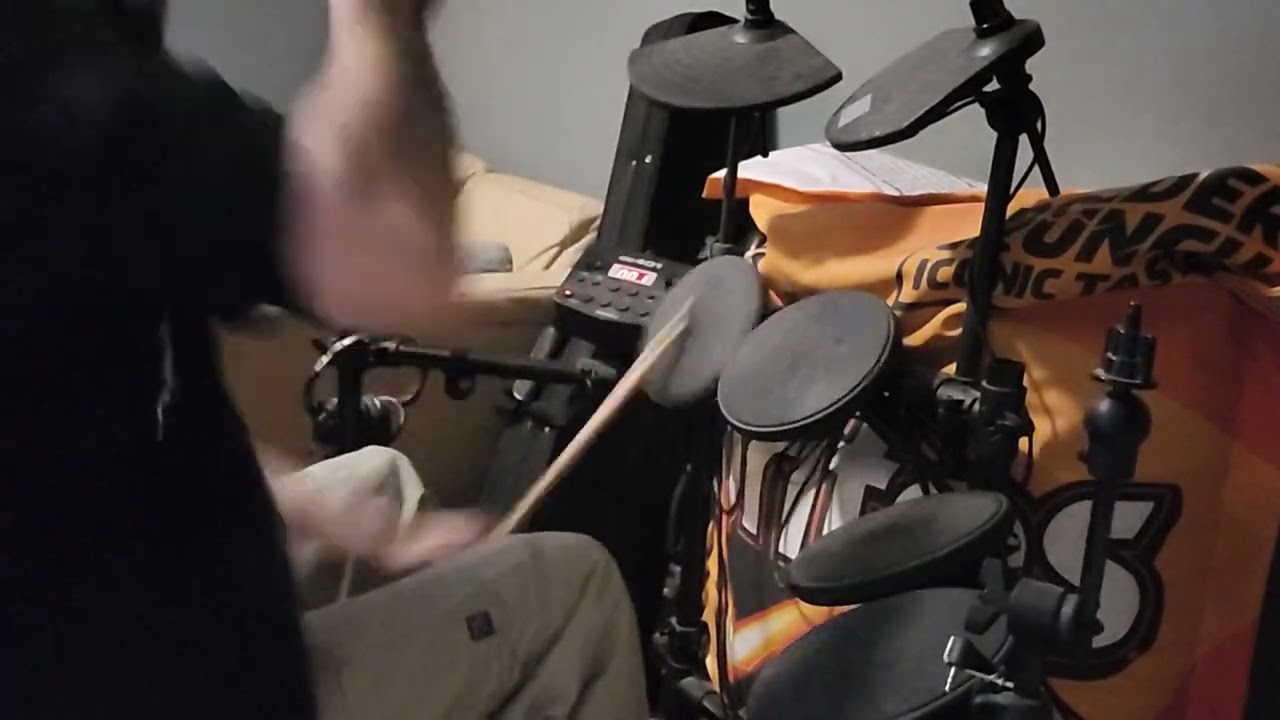 Shredding with some Linkin @sum41 #drumstagram #drumtok  #drum  #cover #fun 