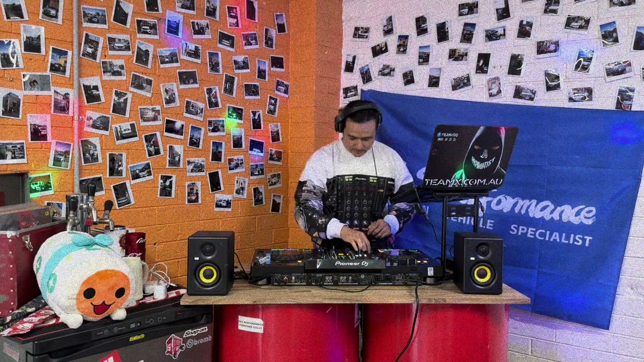 90s 00s Crunk, hottest Hip Pop, R&B mix by DJ Hypnotist at VAS Performance Ferntree Gully