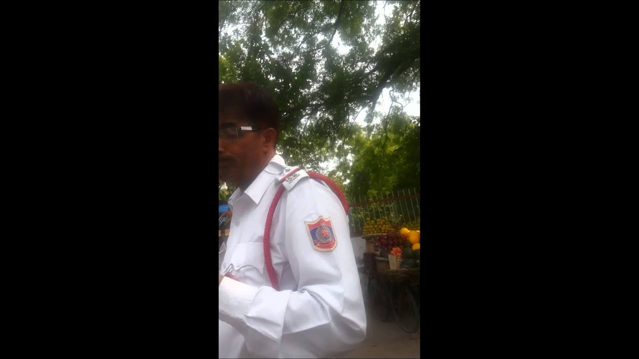 Lajpat Nagar Traffic police challaning