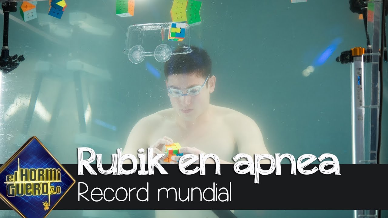 Kevin Hays resuelve 10 cubos de Rubik en apnea superando su récord mundial - El Hormiguero 3.0