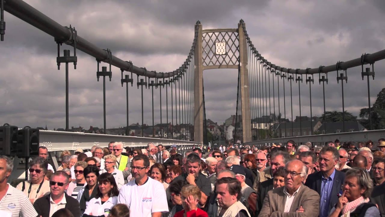 Pique-nique géant lors de la réouverture du pont d'Ancenis