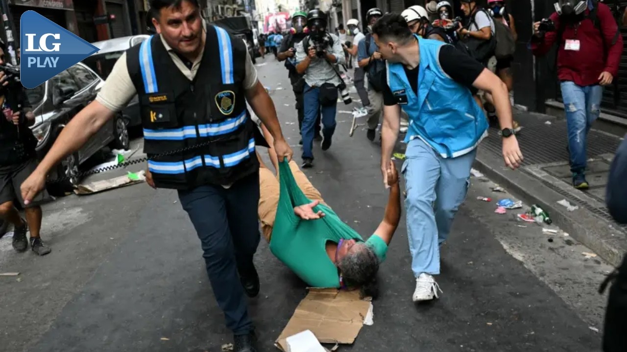 Más de 30 detenidos tras los incidentes frente al Congreso contra la reforma laboral #ARGENTINA