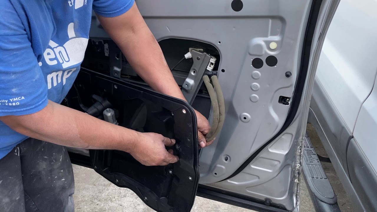 How to remove Door Panel and Regulator Nissan Rogue .. Cómo quitar el panel de la puerta y regulador