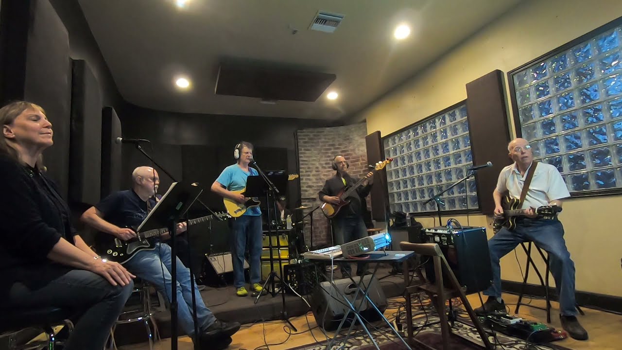 GH011763 Too Many Guitars 4/19/22