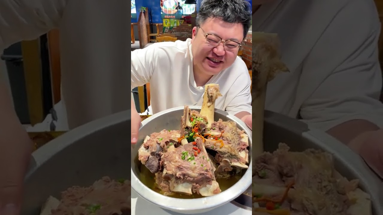 今天在上海吃全牛宴！从头吃到脚牛气冲天，到底味道怎么样？ 上海本地人私藏老店 上海五一美食攻略 牛大骨的神仙吃法 牛窝骨糯叽叽 整牛头宴