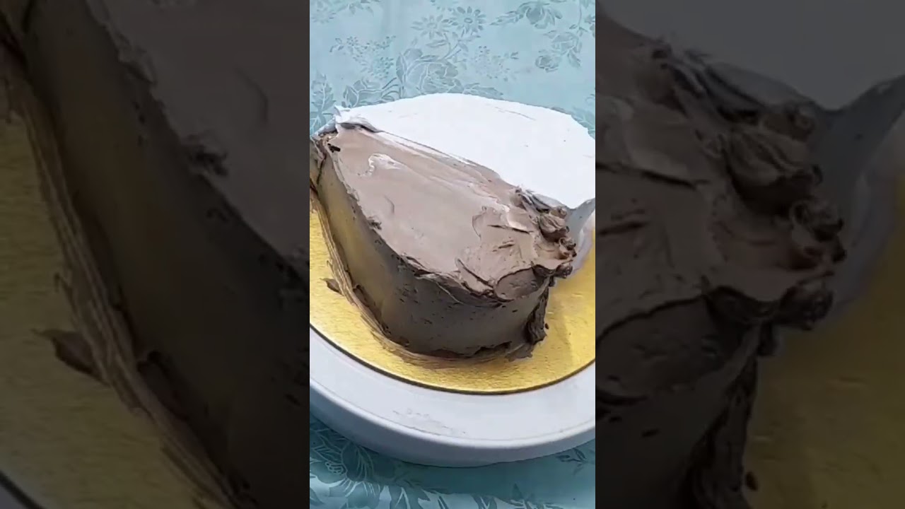 Half chocolate &half vanilla cake decoration 