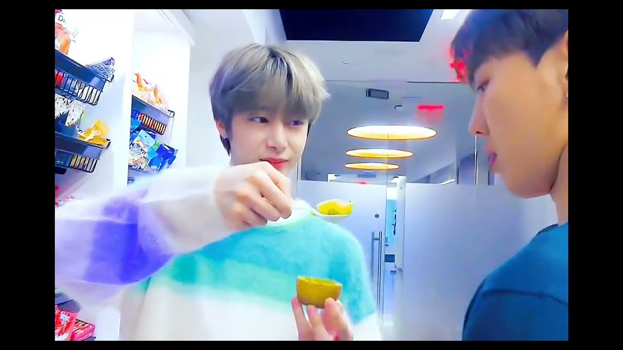 Showhyung 🐢❤🐻 | shownu hyungwon | strawberry and cigarettes | FMV