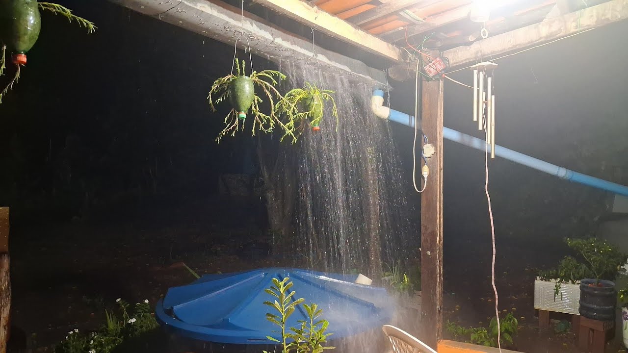 Chuva forte com muitos raios e trovões na cidade de Mairi Bahia 