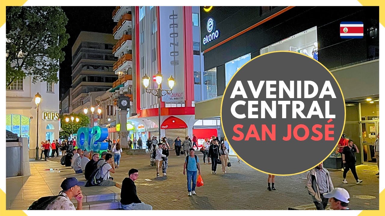 AVENIDA CENTRAL por la noche en SAN JOSE - COSTA RICA 2024