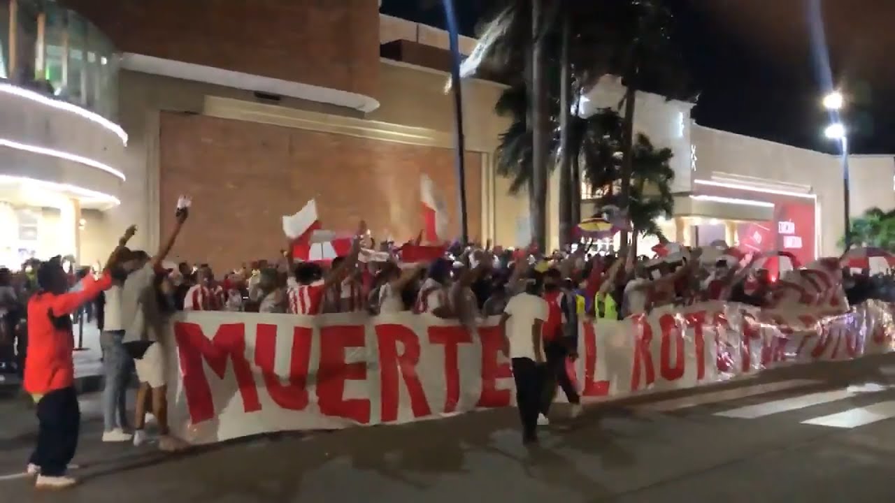 Junior vs América: Banderazo a las afueras del hotel donde concentra el 'Tiburón'