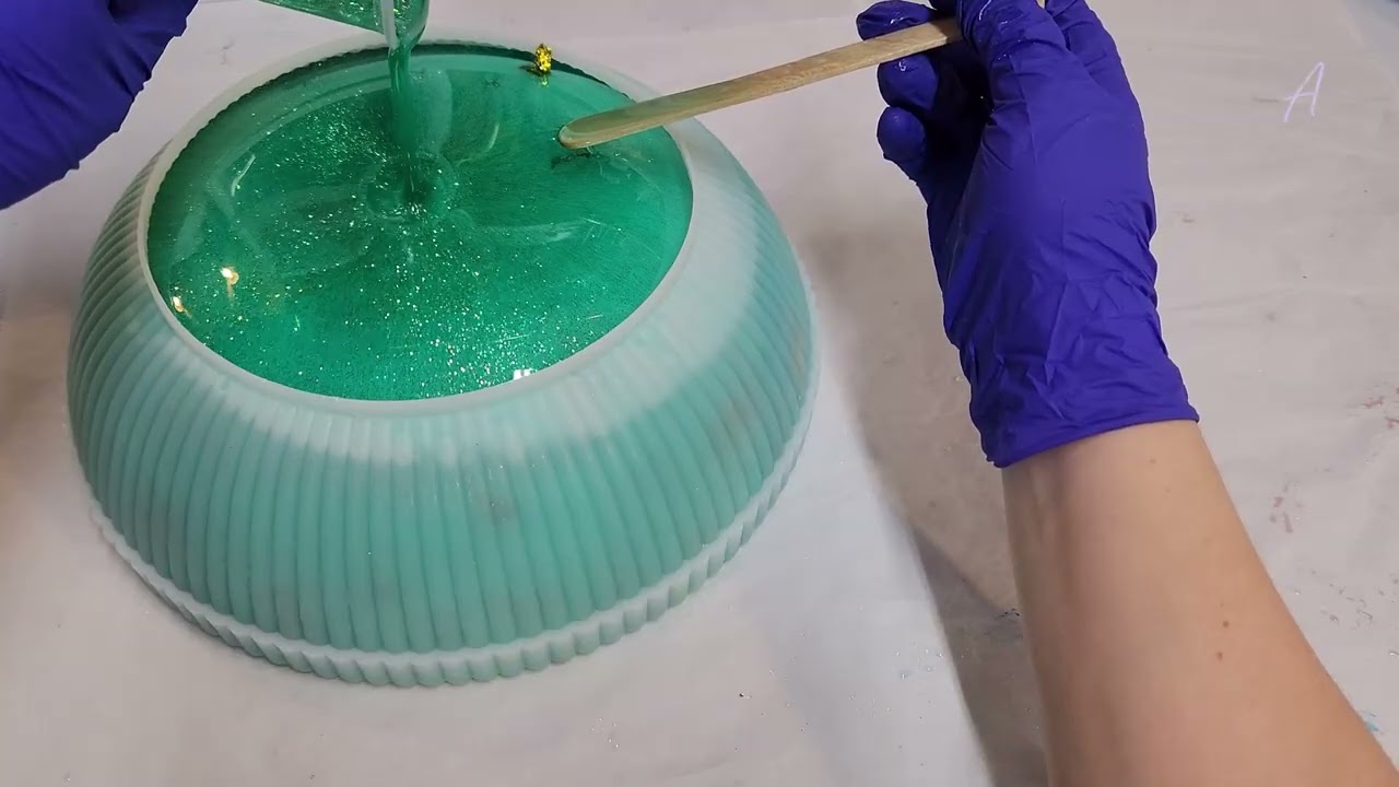 Clover Resin Bowl with Silver and Gold Flakes
