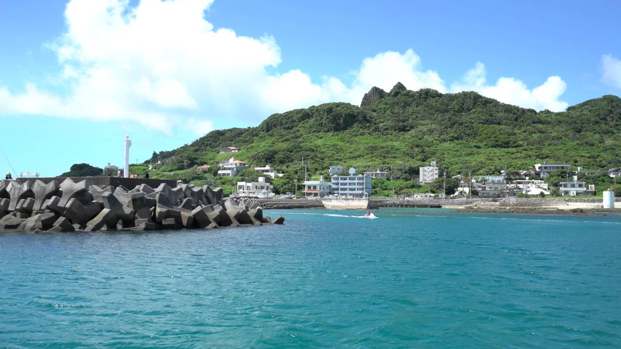 フェリーで久高島へ