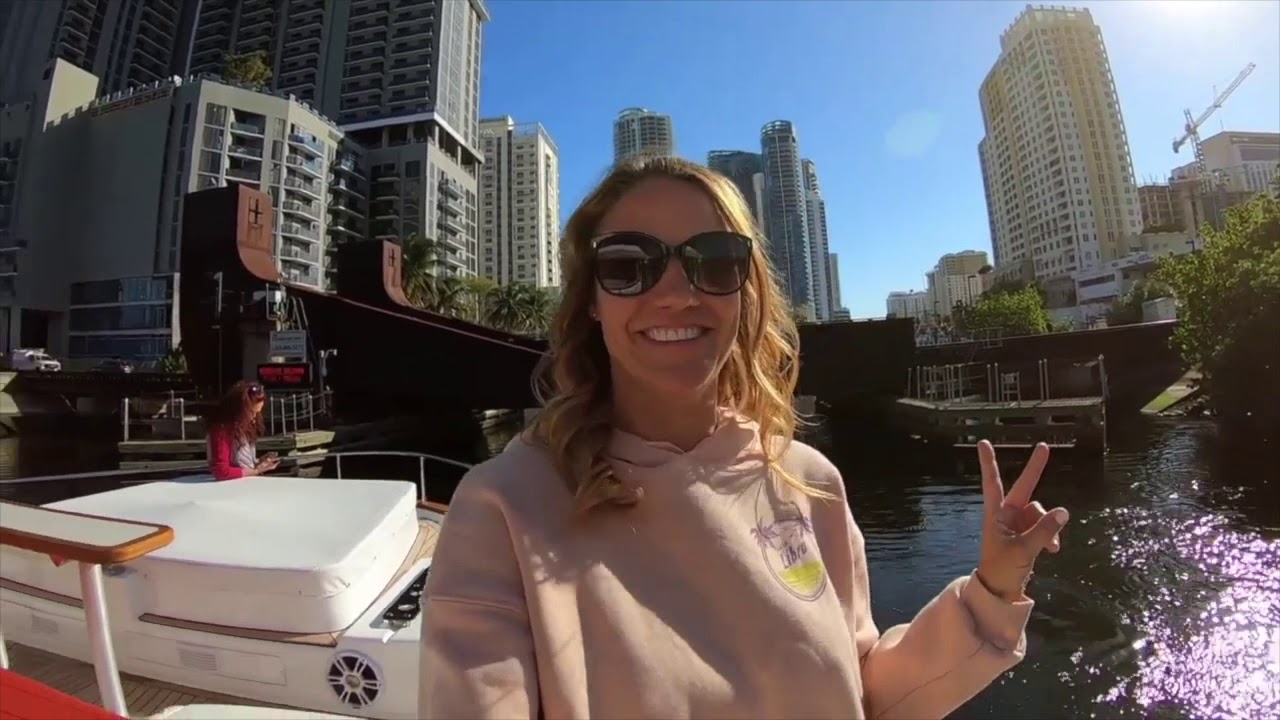 Edonismo's Maiden Voyage with Laura (LaLa Libra)