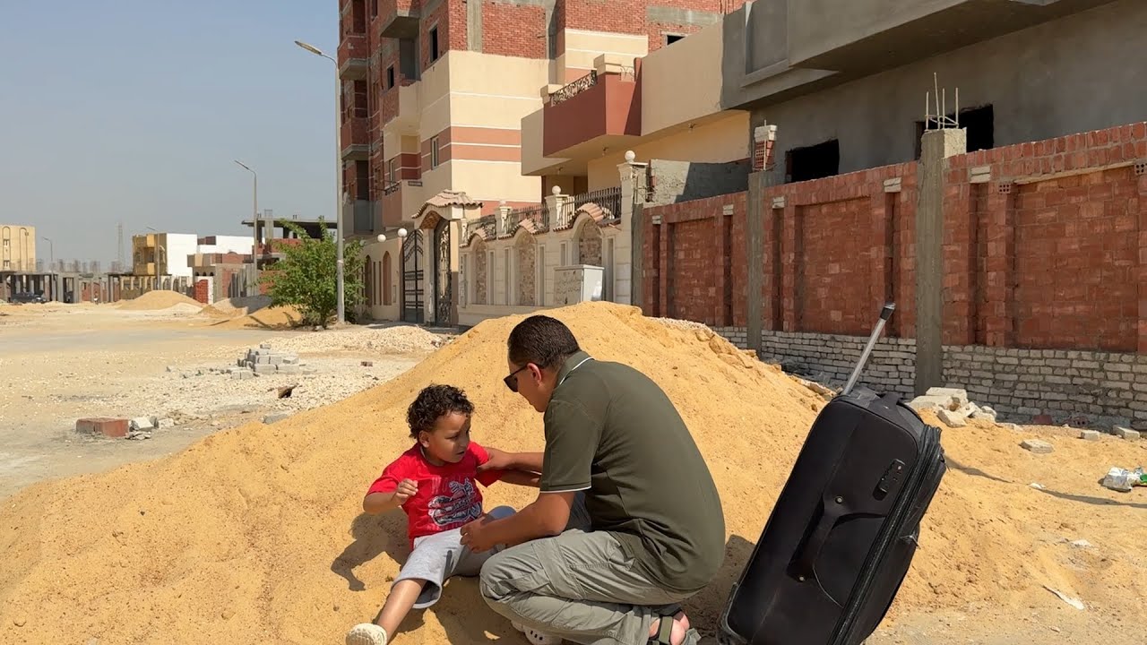 رجع من السفر لقى مراته خانته ورمت ابنه فى الشارع ! فماذا فعل